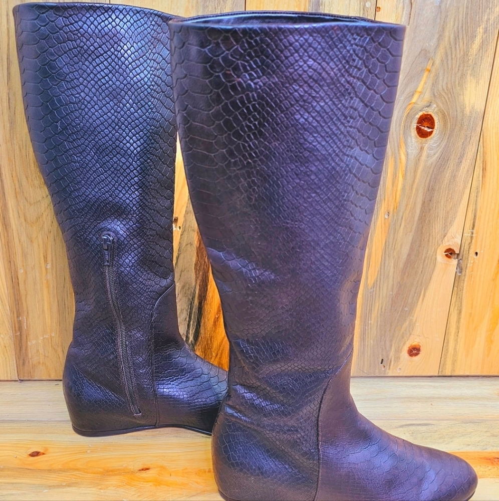 STUART WEITZMAN Crocodile Embossed Brown Leather Hidden Wedge Boots 7.5